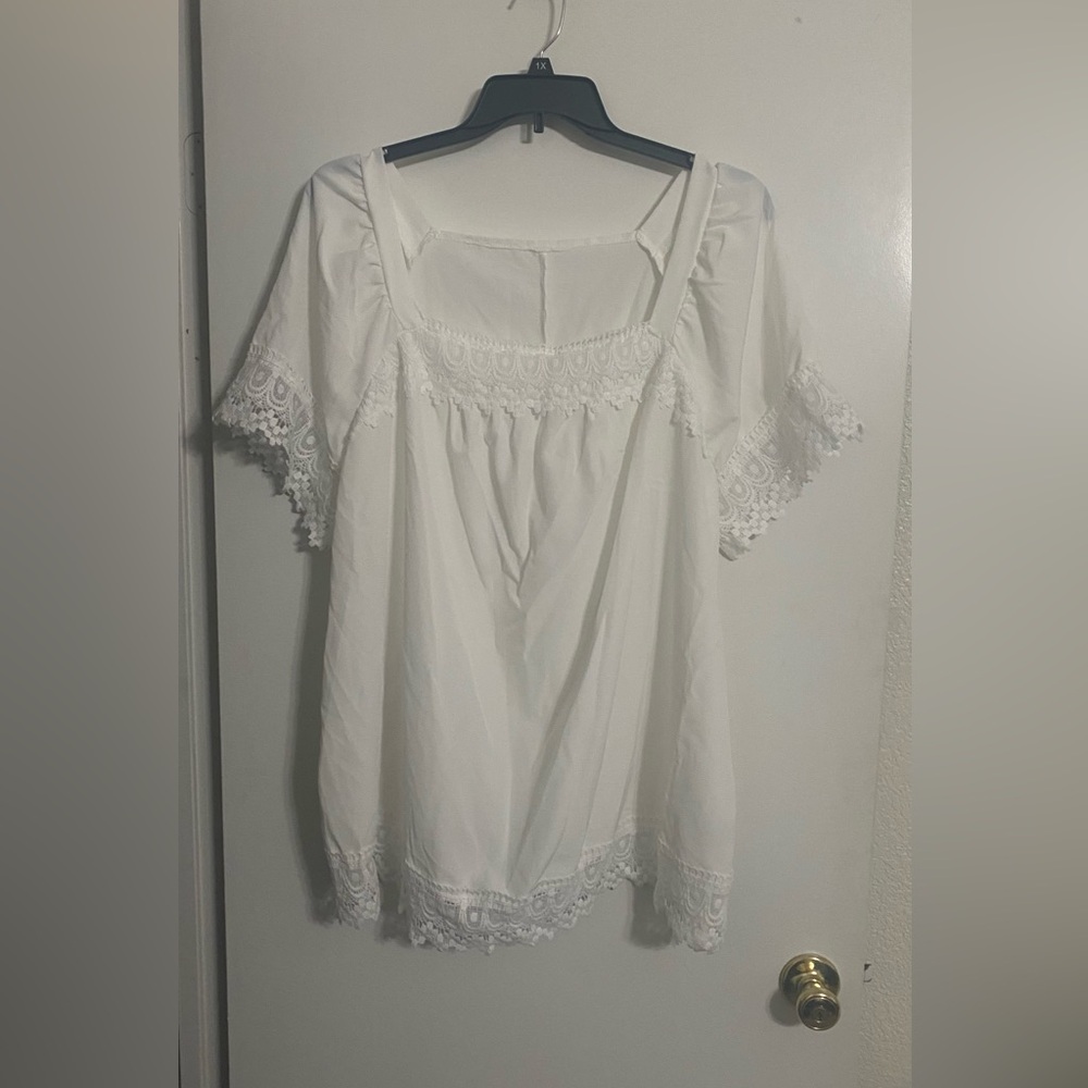 SHEIN Curve Elegant White Top
